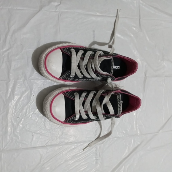 Girls Converse Size 12 - Picture 2 of 6